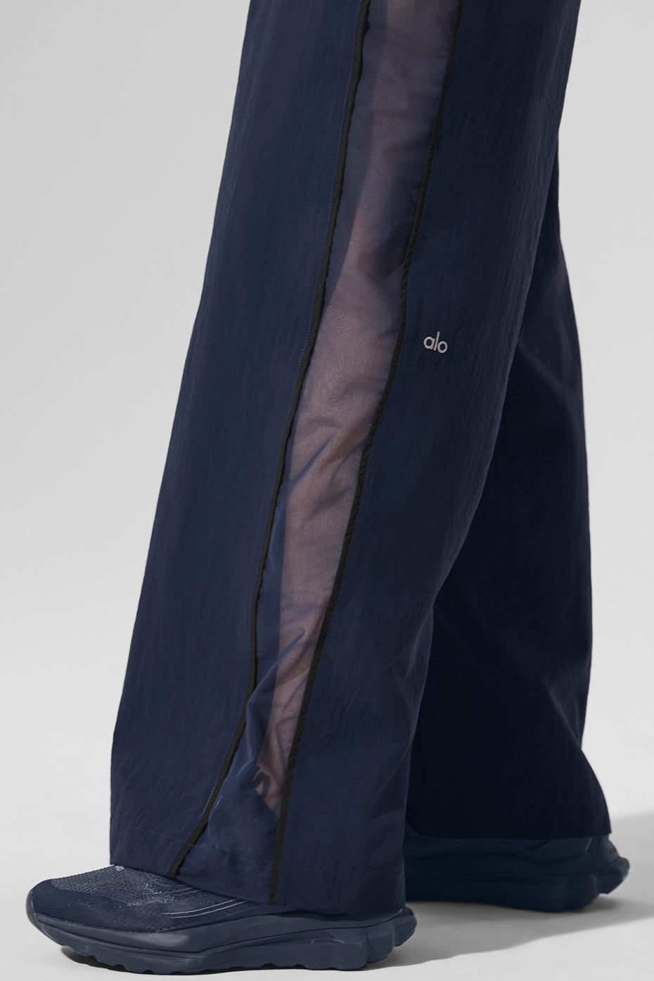 Alo Yoga High-Waist Origin Wide Leg Track Pant - Navy/Black - imagen 2