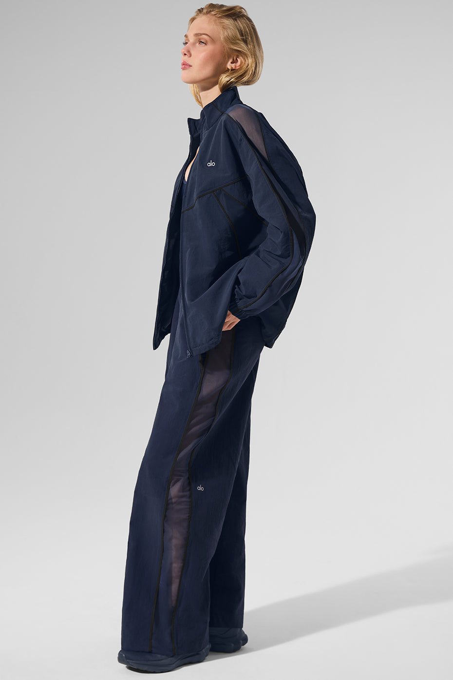 Alo Yoga High-Waist Origin Wide Leg Track Pant - Navy/Black - imagen 4