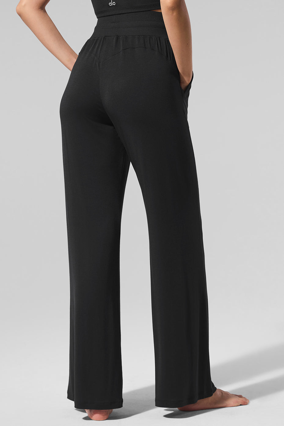 Alo Yoga Semi-Sheer Delicate Lounge Flare Pant (Regular) - Black - imagen 3