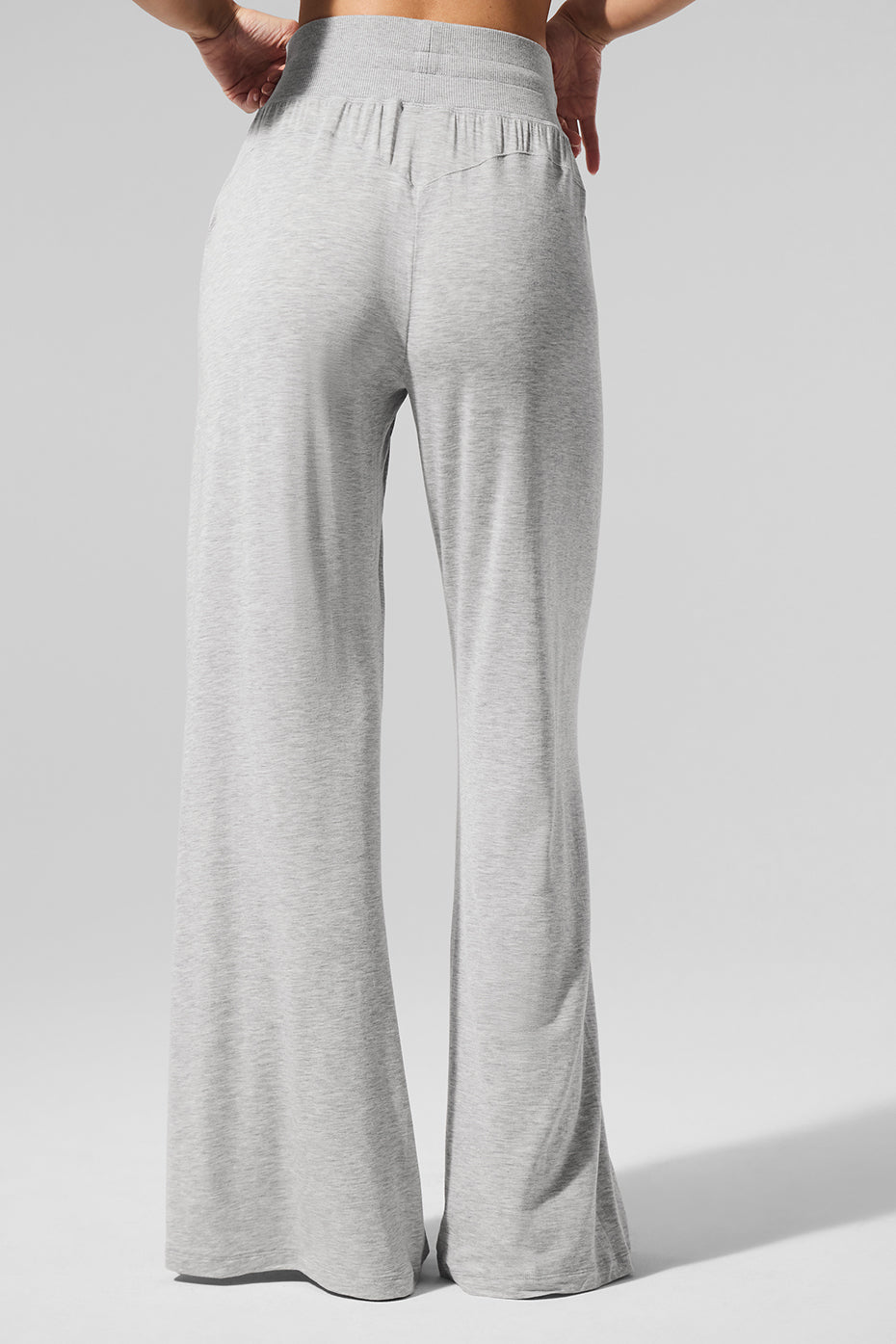 Alo Yoga Semi-Sheer Delicate Lounge Flare Pant (Regular) - Athletic Heather Grey - imagen 3