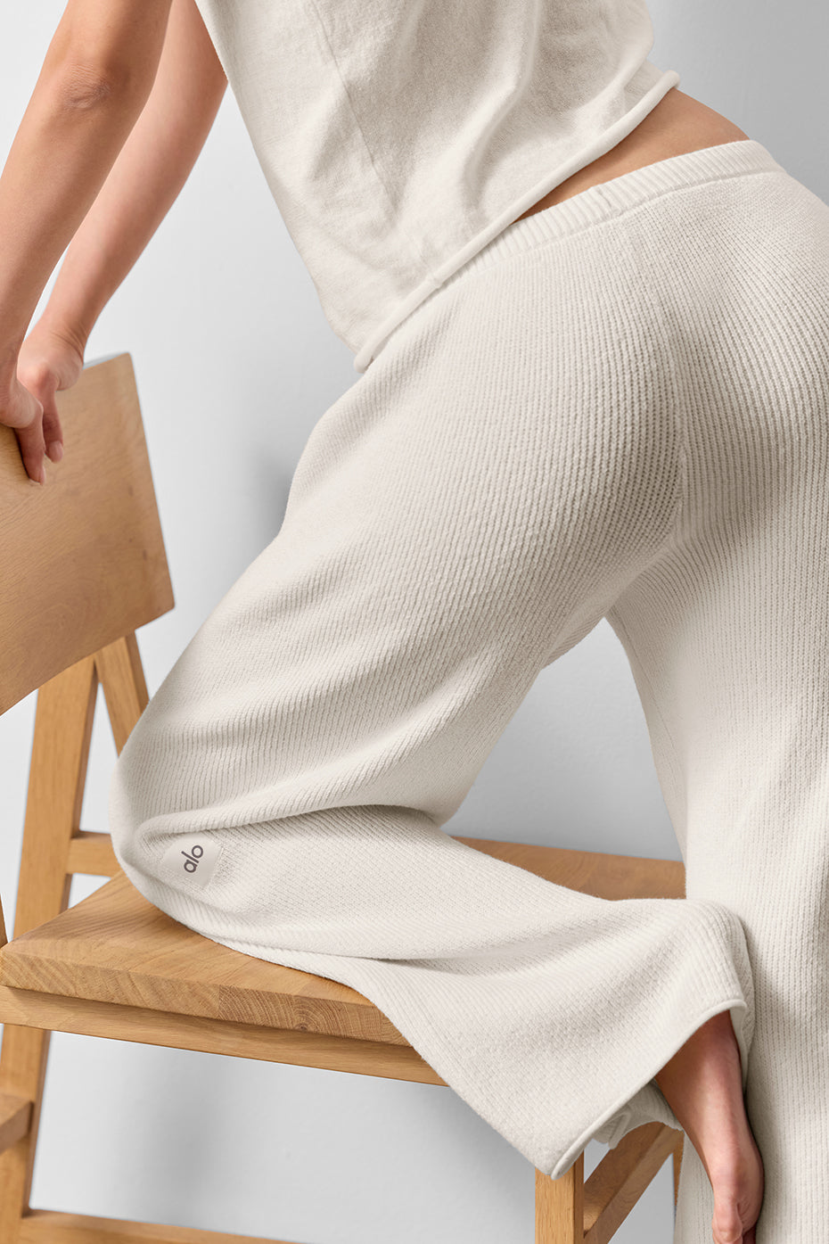Alo Yoga Supernatural Sweater Pant - Ivory - imagen 4