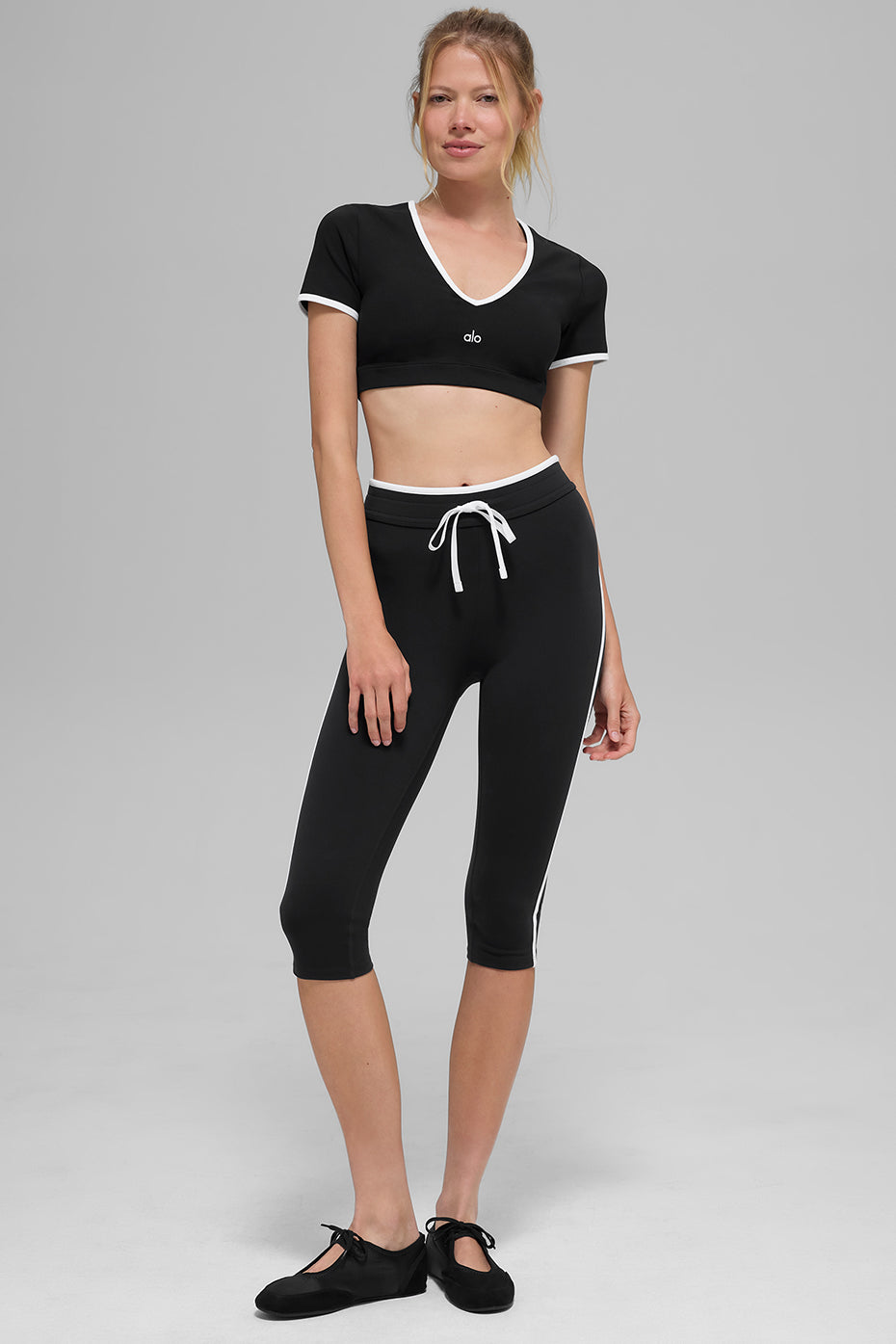 Alo Yoga Airbrush High-Waist Race Pace Capri - Black/White - imagen 6