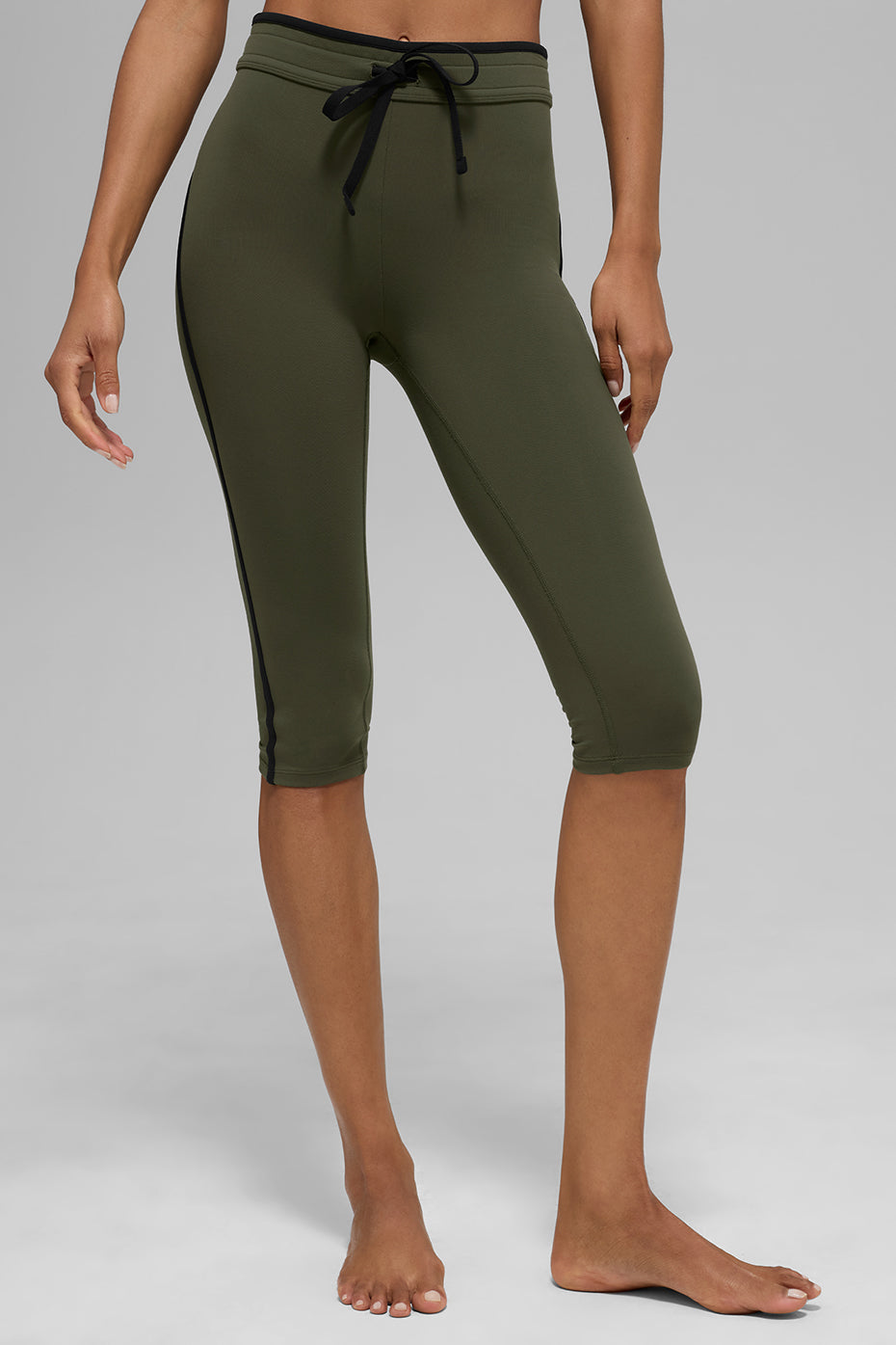 Alo Yoga Airbrush High-Waist Race Pace Capri - Green Olive/Black - imagen 1
