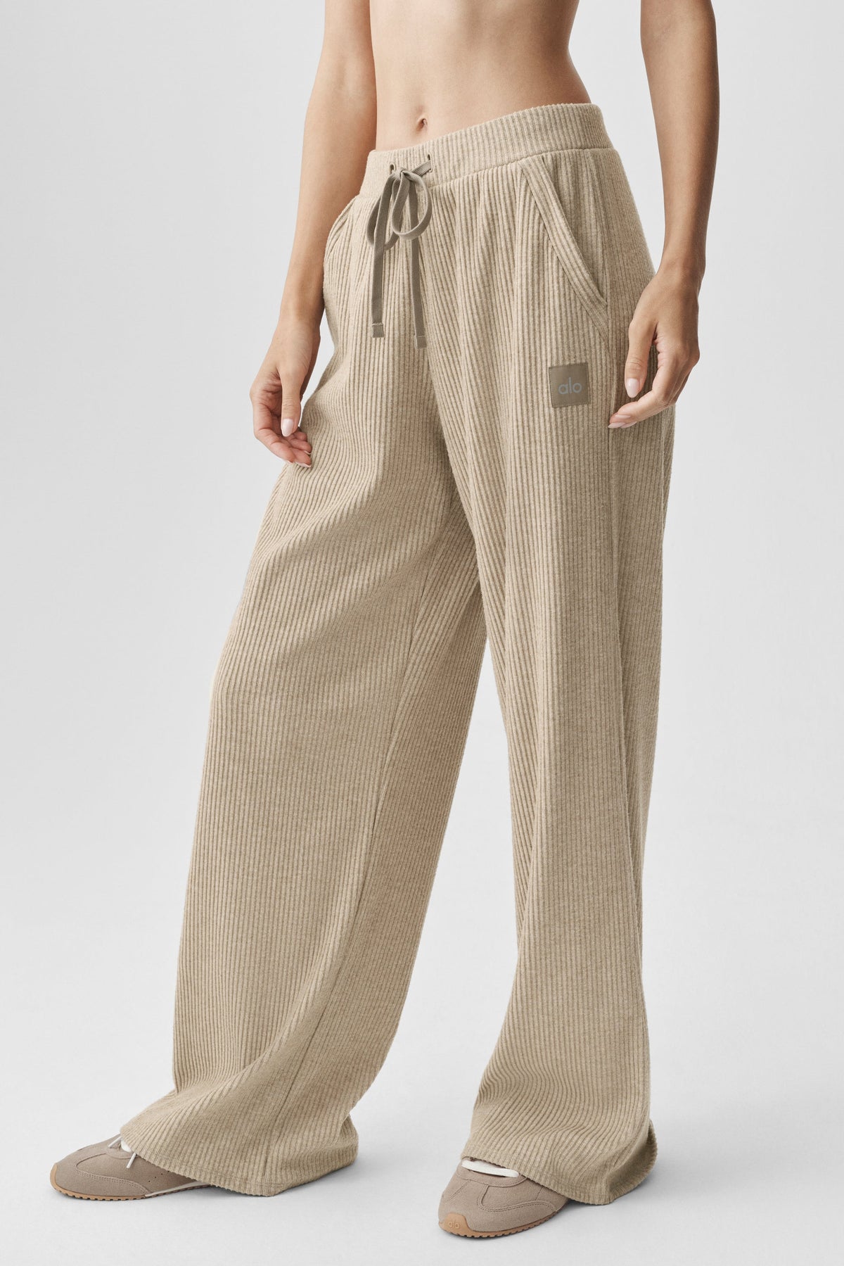 Alo Yoga Muse Wide Leg Pant - Gravel Heather - imagen 4