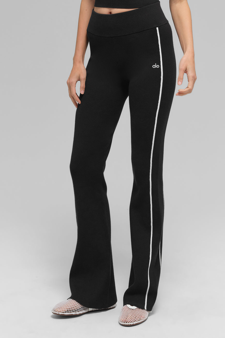 Alo Yoga Ribbed Sweater Knit Highline Flare Pant - Black/White - imagen 1