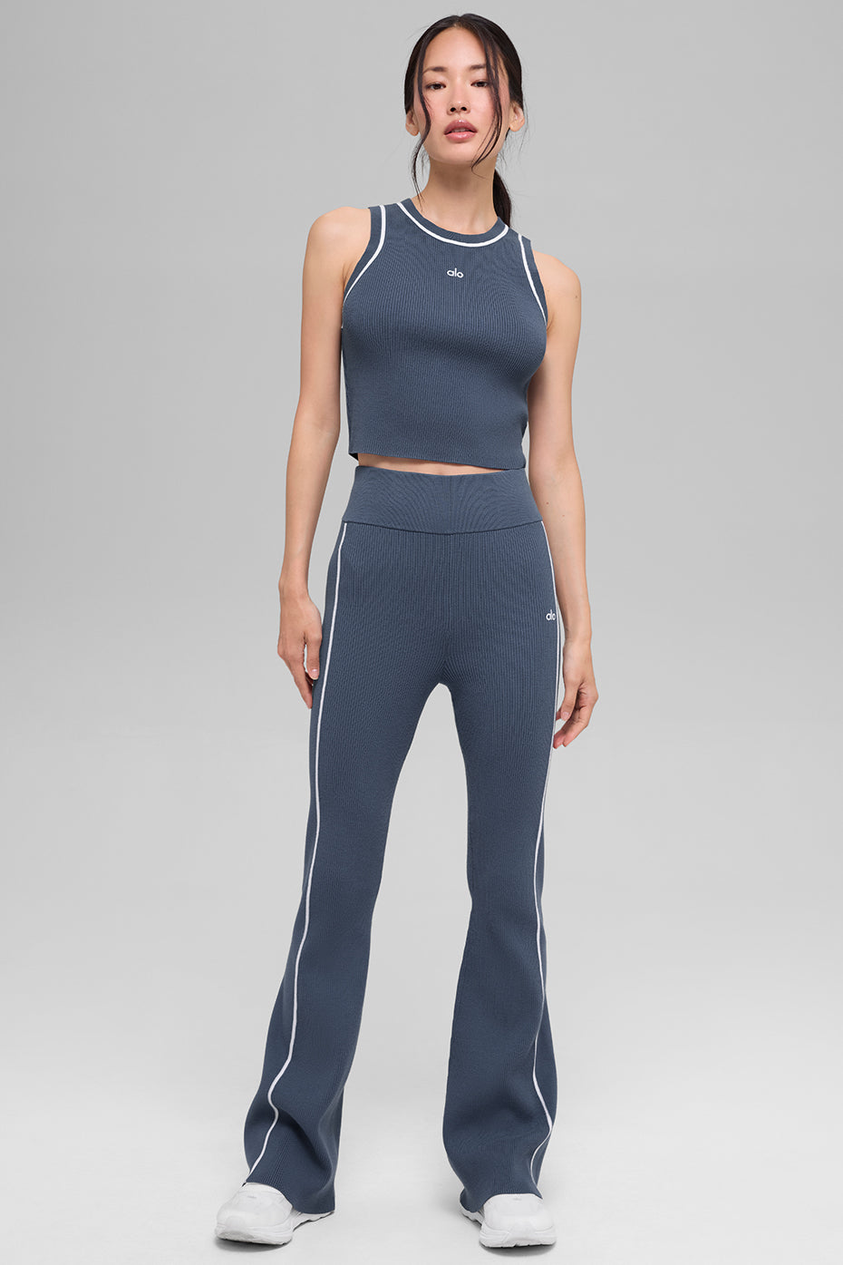 Alo Yoga Ribbed Sweater Knit Highline Flare Pant - Bluestone/White - imagen 6