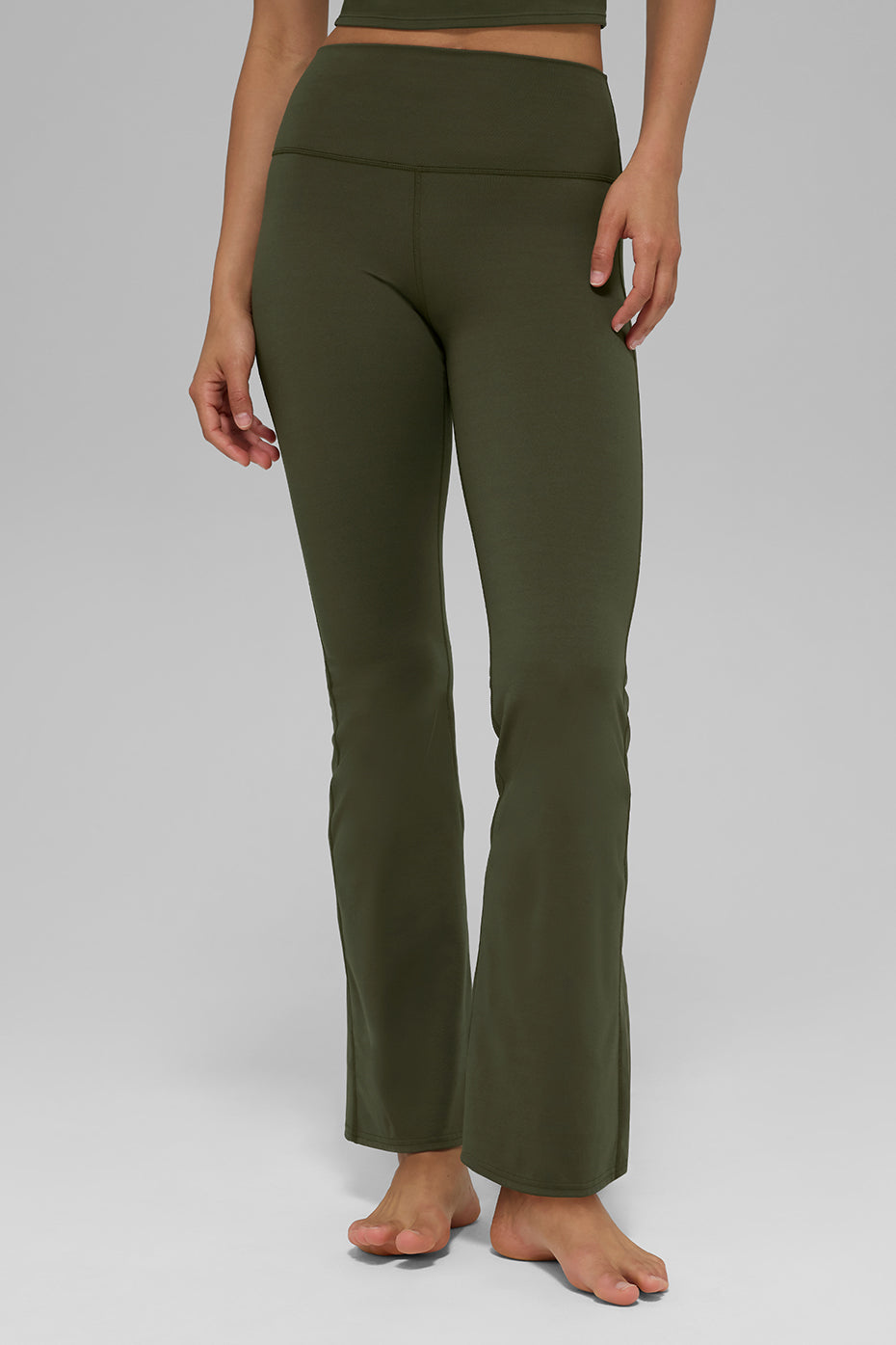 Alo Yoga ALO Softsculpt High-Waist Bootcut Legging (Short) - Green Olive - imagen 1