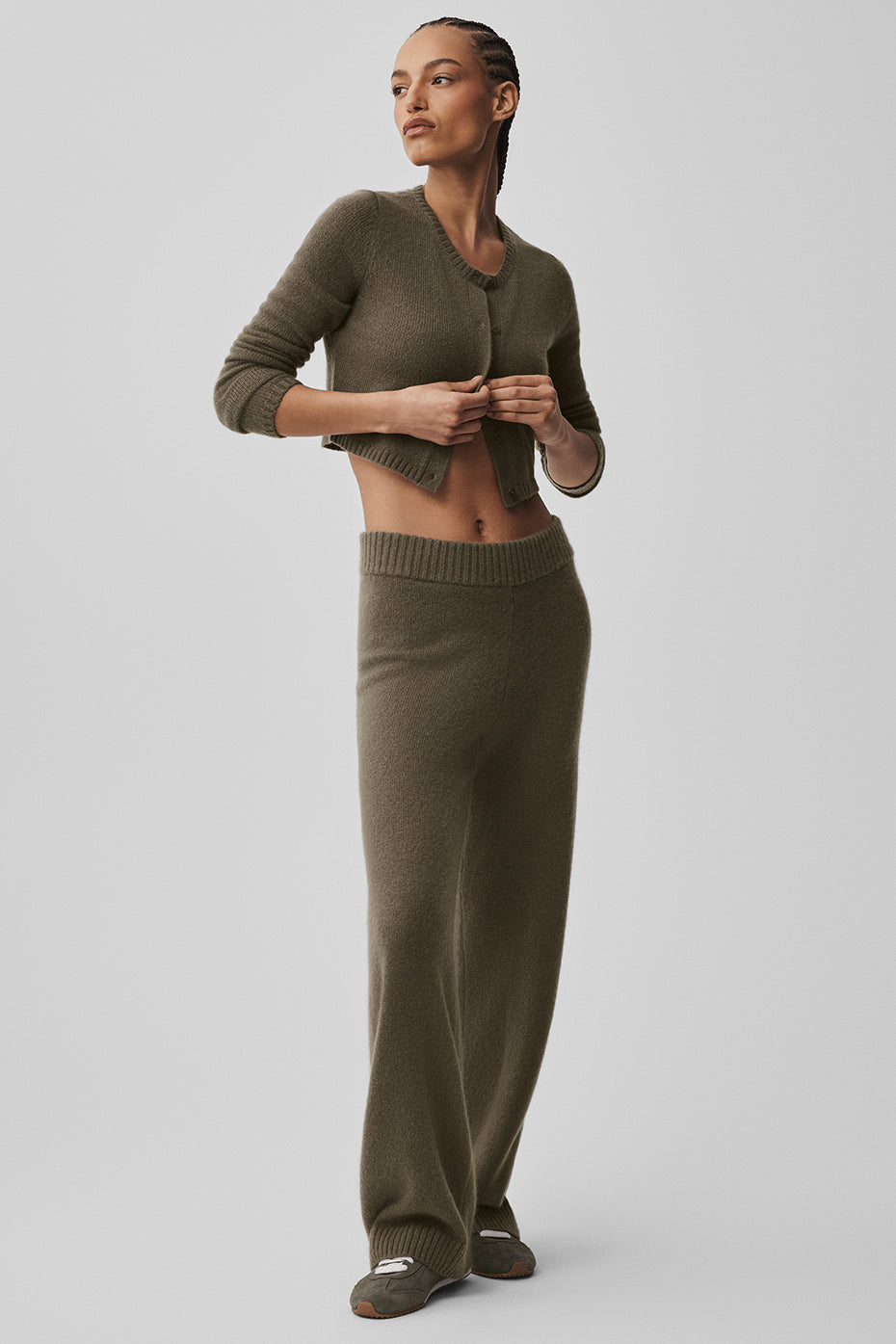 Alo Yoga Wool Cashmere High-Waist New Class Wide Leg Pant - Olive Tree - imagen 4