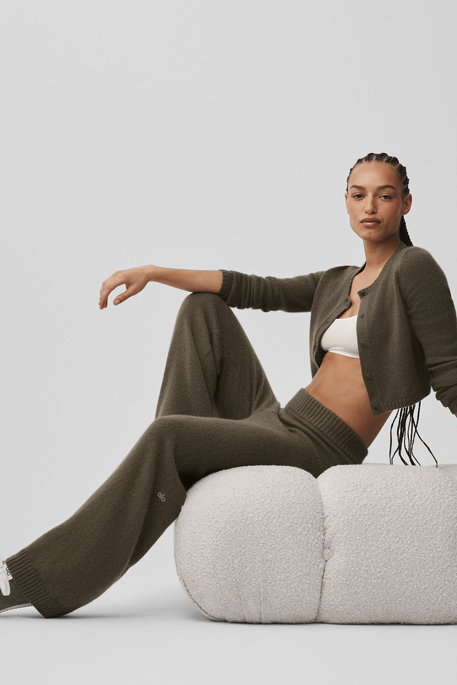 Alo Yoga Wool Cashmere High-Waist New Class Wide Leg Pant - Olive Tree - imagen 3
