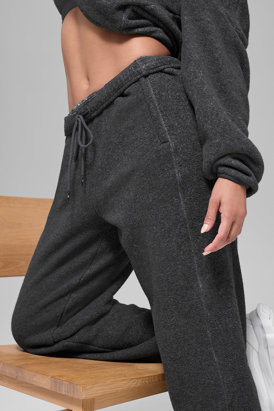 Alo Yoga Polar Fleece High-Waist Retreat Jogger - Dark Heather Grey - imagen 2