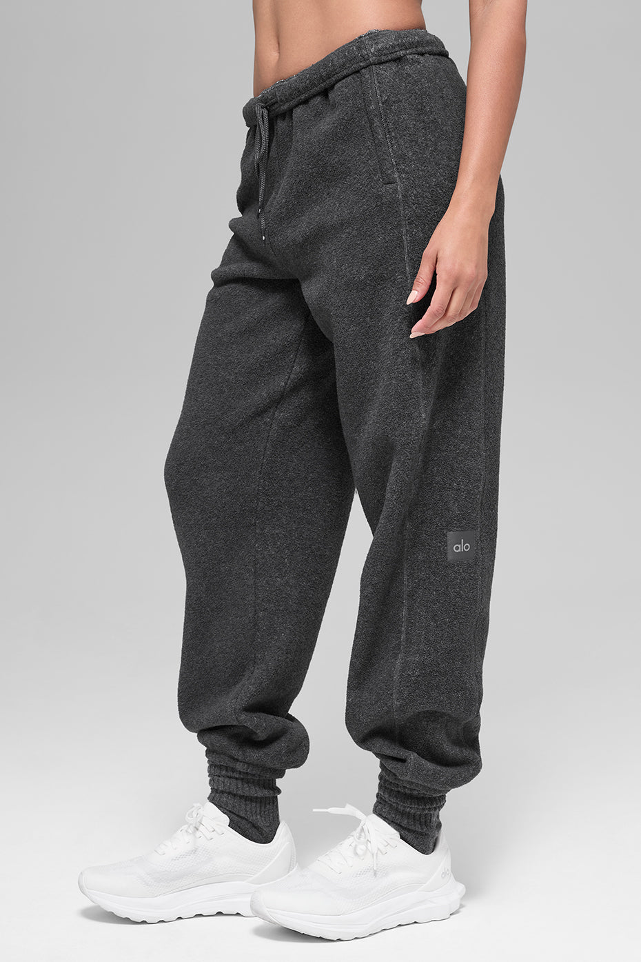 Alo Yoga Polar Fleece High-Waist Retreat Jogger - Dark Heather Grey - imagen 4