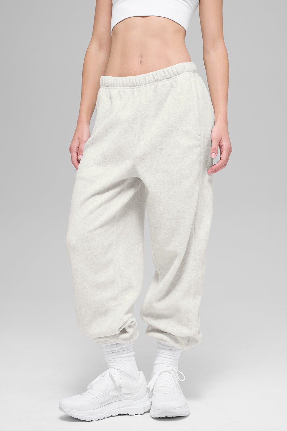 Alo Yoga Polar Fleece High-Waist Retreat Jogger - White Heather Grey - imagen 2