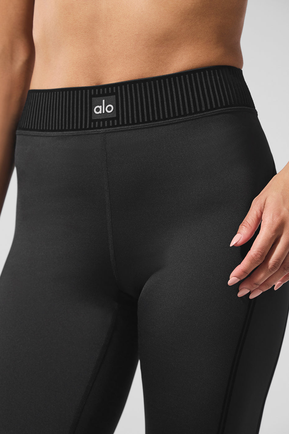 Alo Yoga Airlift High-Waist Line Up Capri - Black - imagen 4