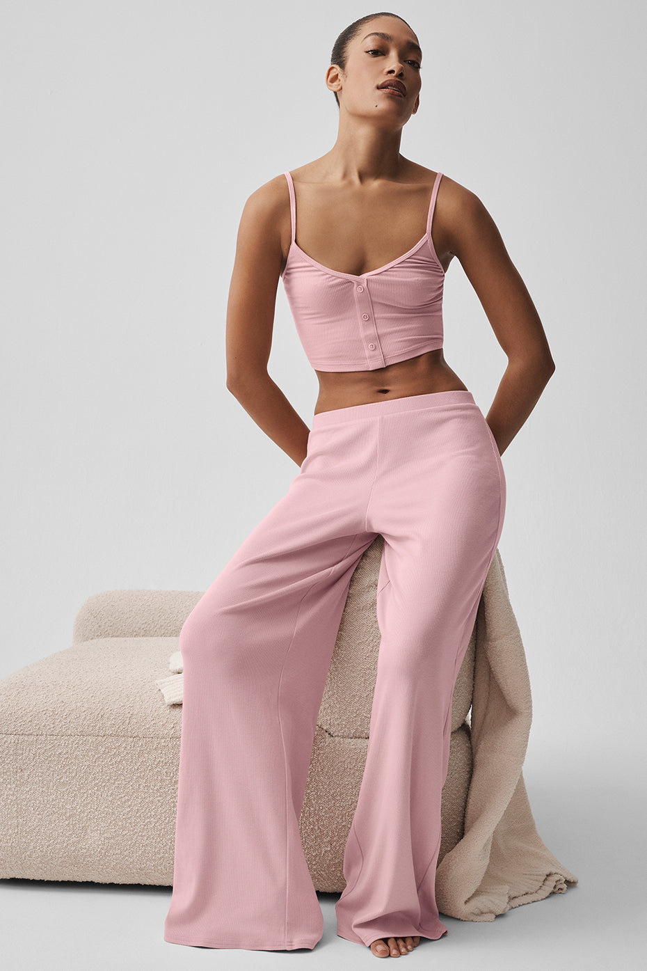 Alo Yoga Mid-Rise Dreamlight Straight Pant - Vintage Pink - imagen 3