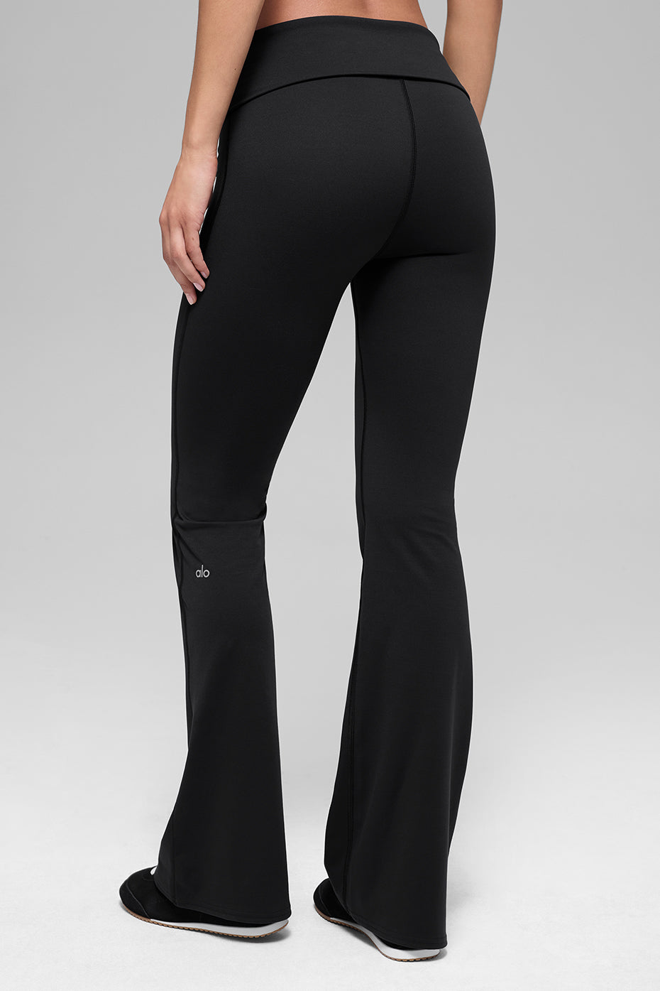 Alo Yoga ALO Softsculpt Foldover Flare Legging (Regular) - Black - imagen 5
