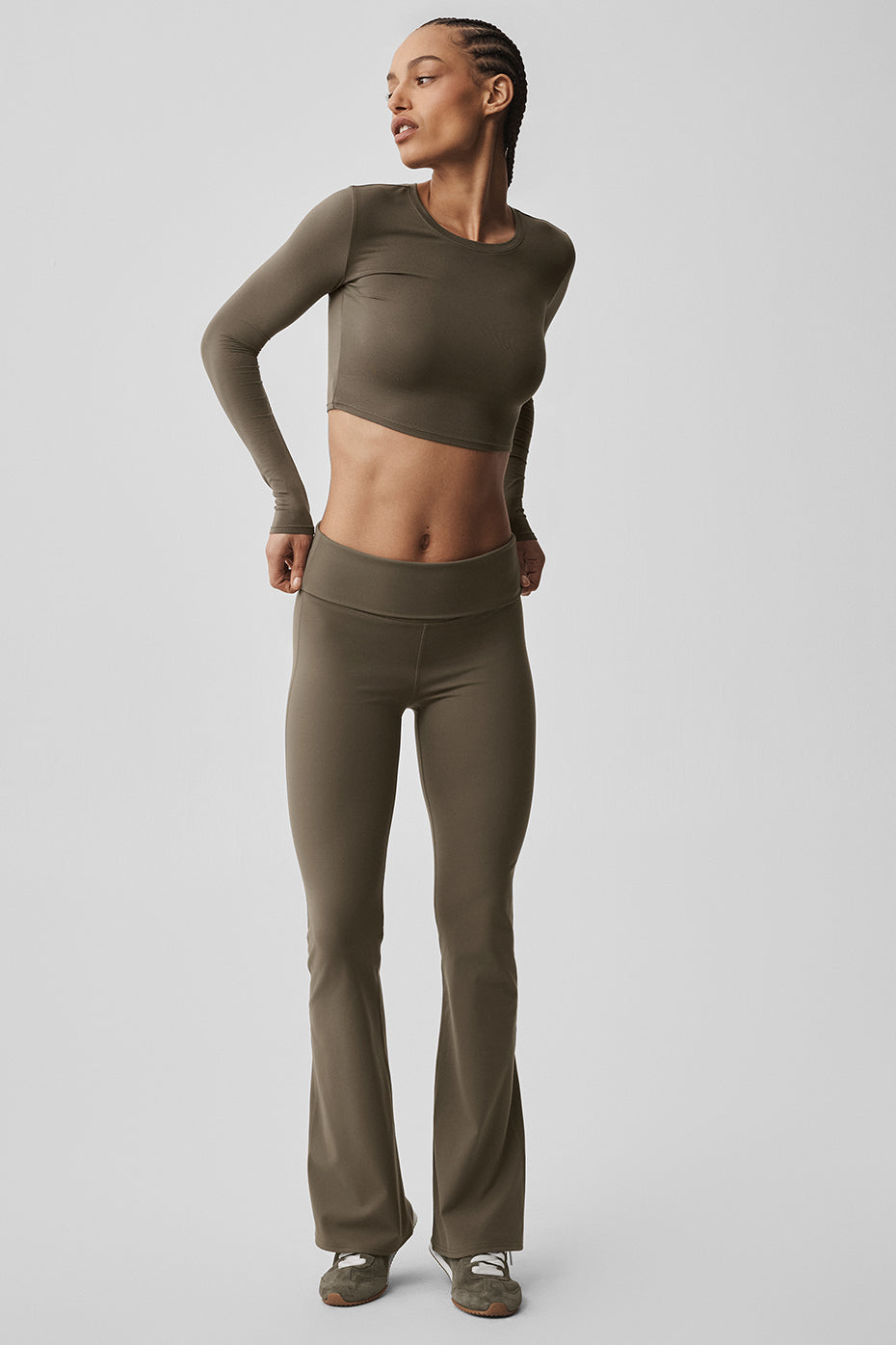 Alo Yoga ALO Softsculpt Foldover Flare Legging (Regular) - Olive Tree - imagen 6
