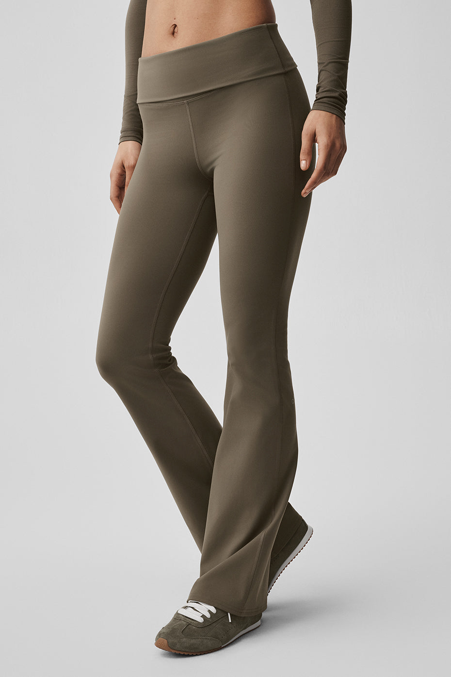Alo Yoga ALO Softsculpt Foldover Flare Legging (Regular) - Olive Tree - imagen 1