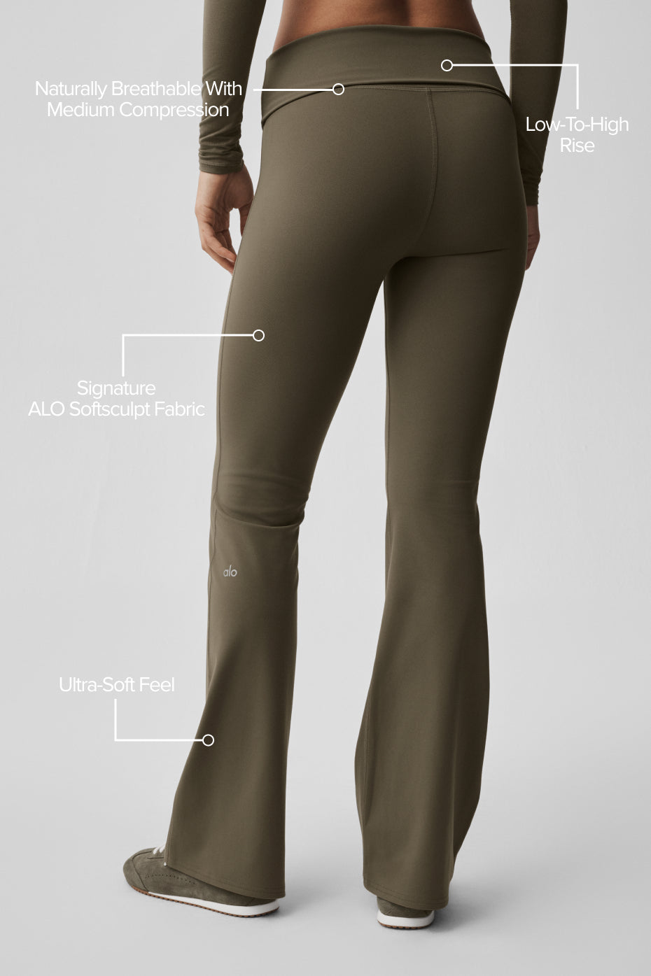 Alo Yoga ALO Softsculpt Foldover Flare Legging (Regular) - Olive Tree - imagen 2
