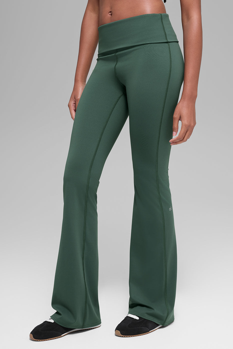Alo Yoga ALO Softsculpt Foldover Flare Legging (Regular) - Clover Green - imagen 3