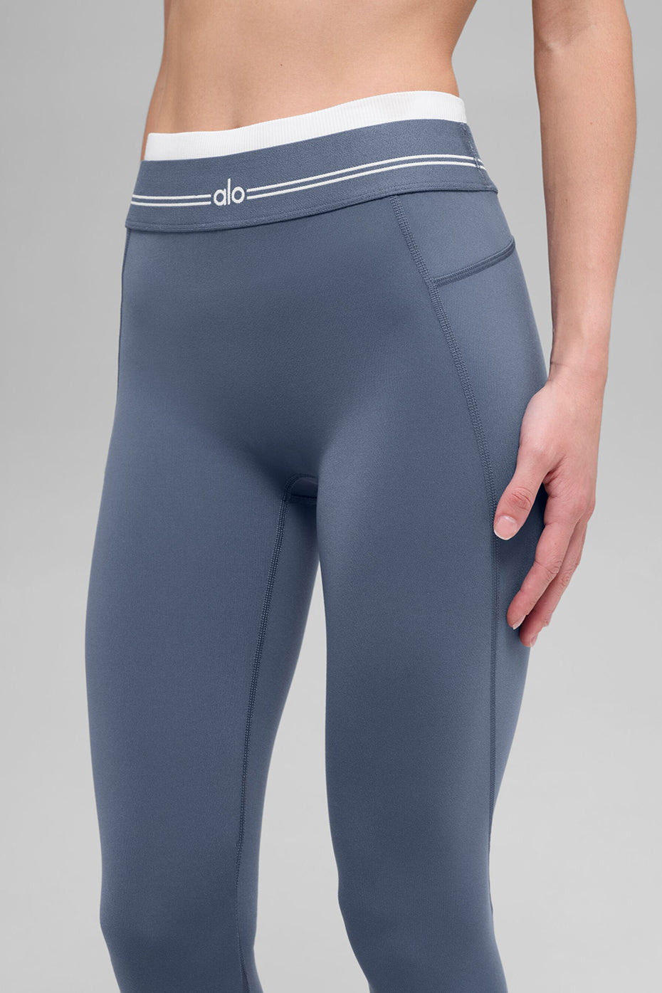 Alo Yoga Airbrush High-Waist 7/8 Better Together Legging - Bluestone/White - imagen 4