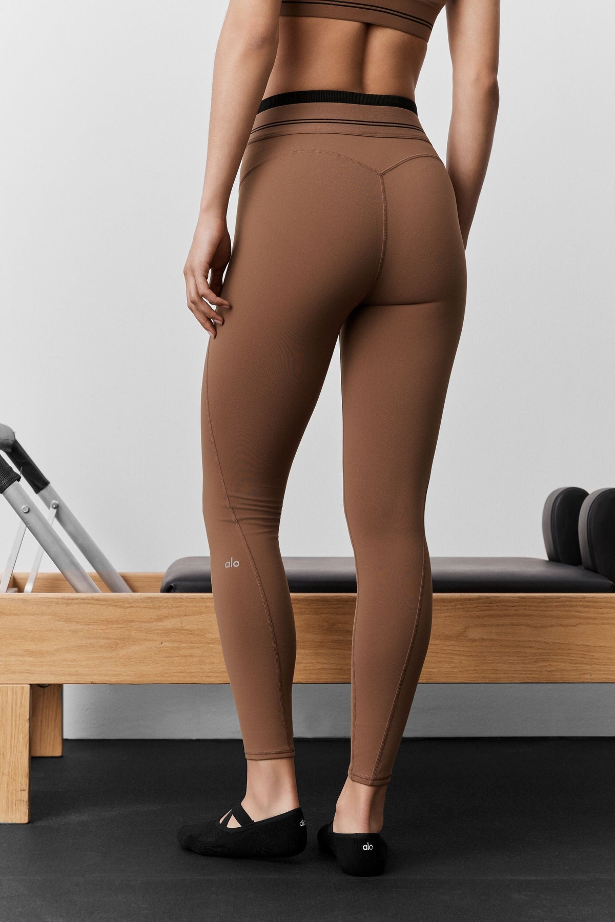Alo Yoga Airbrush High-Waist 7/8 Better Together Legging - Sun Kissed Brown/Black - imagen 2