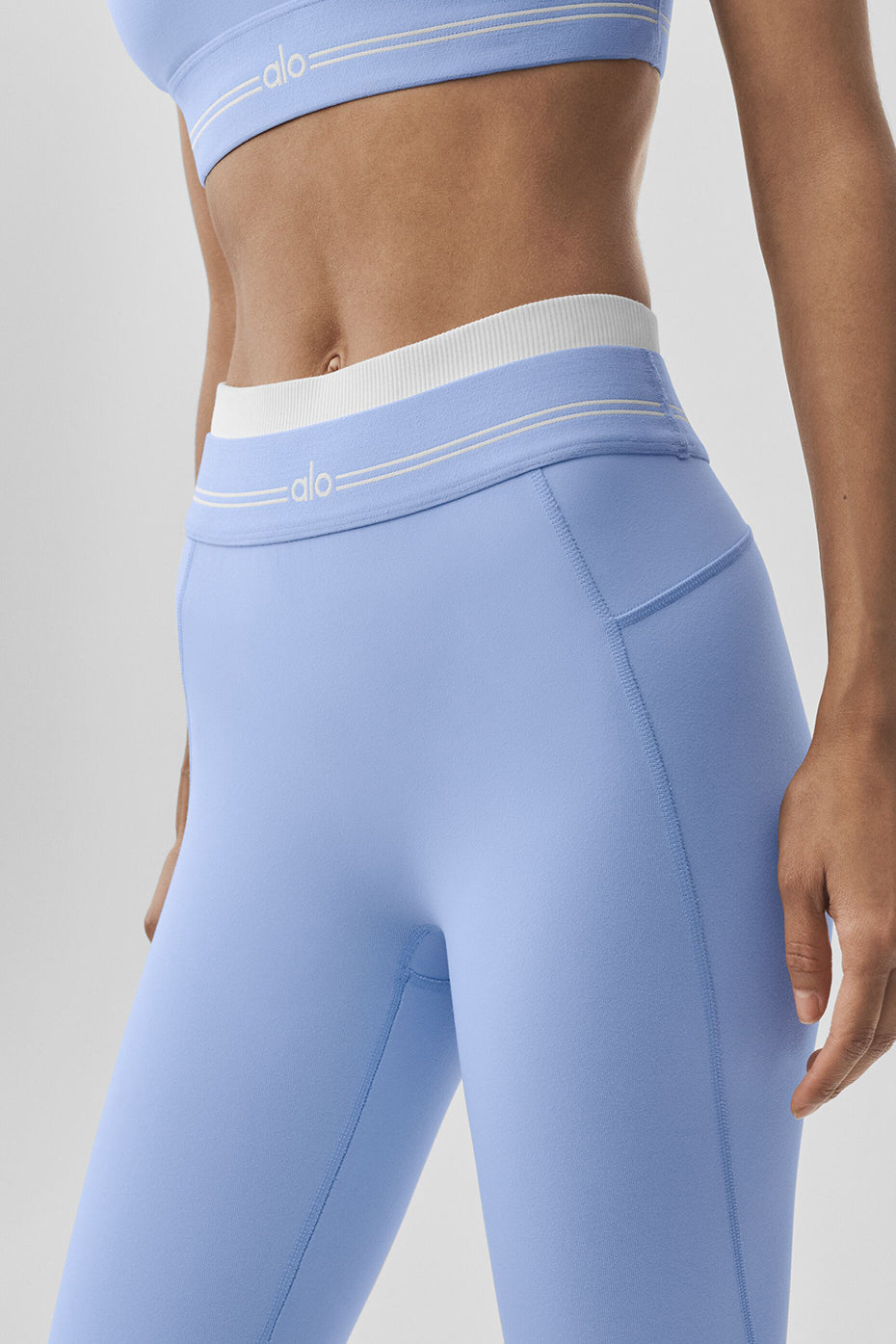 Alo Yoga Airbrush High-Waist 7/8 Better Together Legging - Light Provence Blue/White - imagen 3