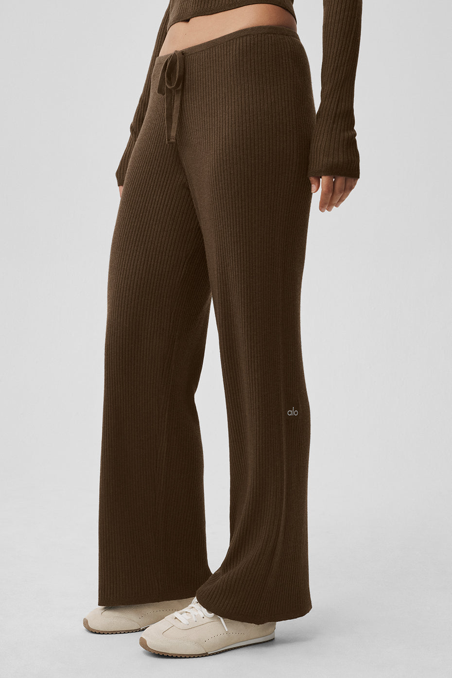 Alo Yoga Sweater Knit Mid-Rise Unwind Wide Leg Pant - Espresso - imagen 3