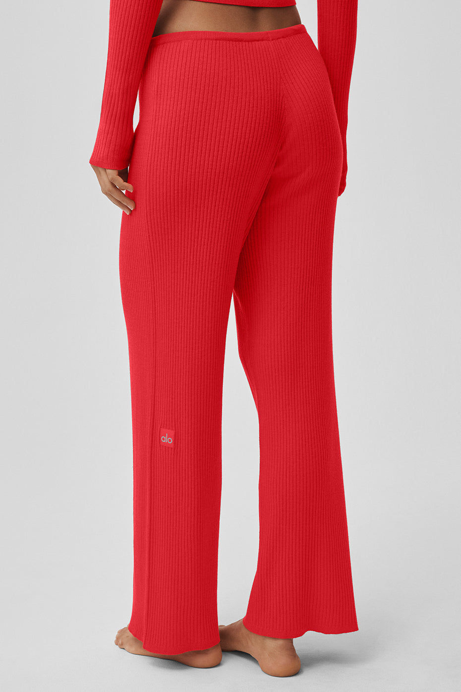 Alo Yoga Sweater Knit Mid-Rise Unwind Wide Leg Pant - Bright Red - imagen 2