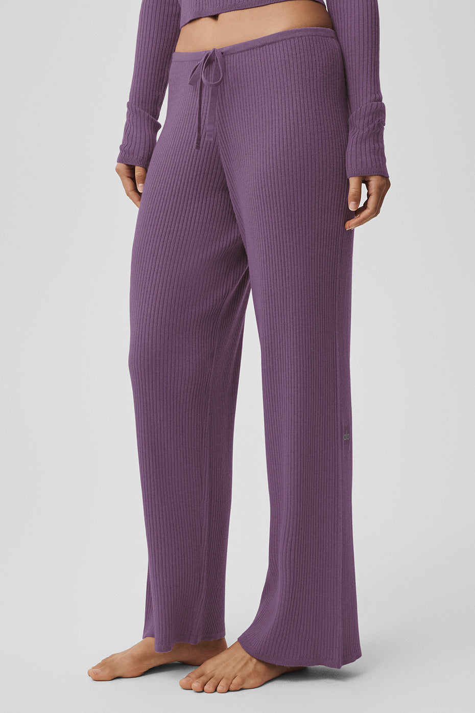 Alo Yoga Sweater Knit Mid-Rise Unwind Wide Leg Pant - Plum Kiss - imagen 2