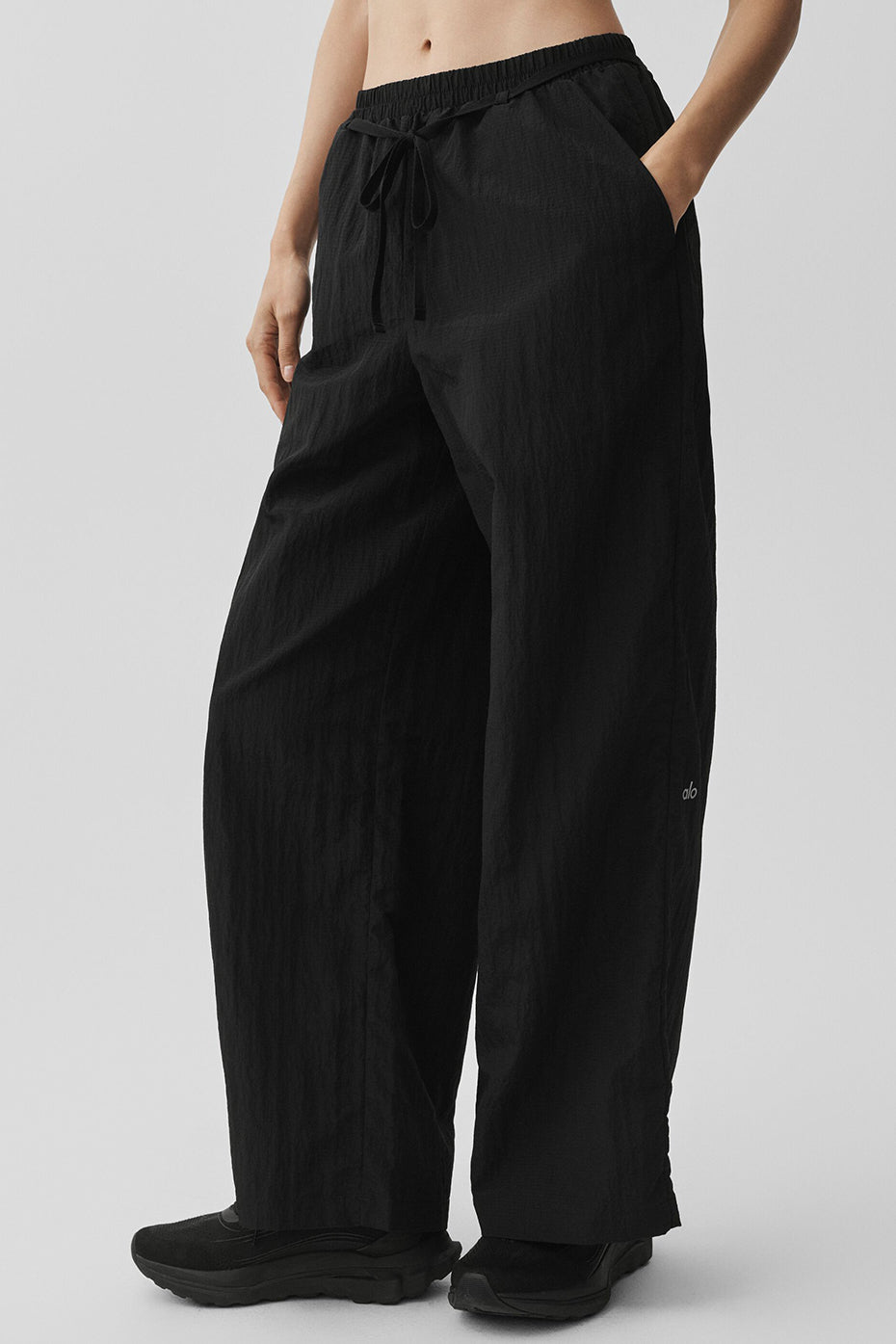 Alo Yoga Ripstop Electric Straight Leg Pant - Black - imagen 1