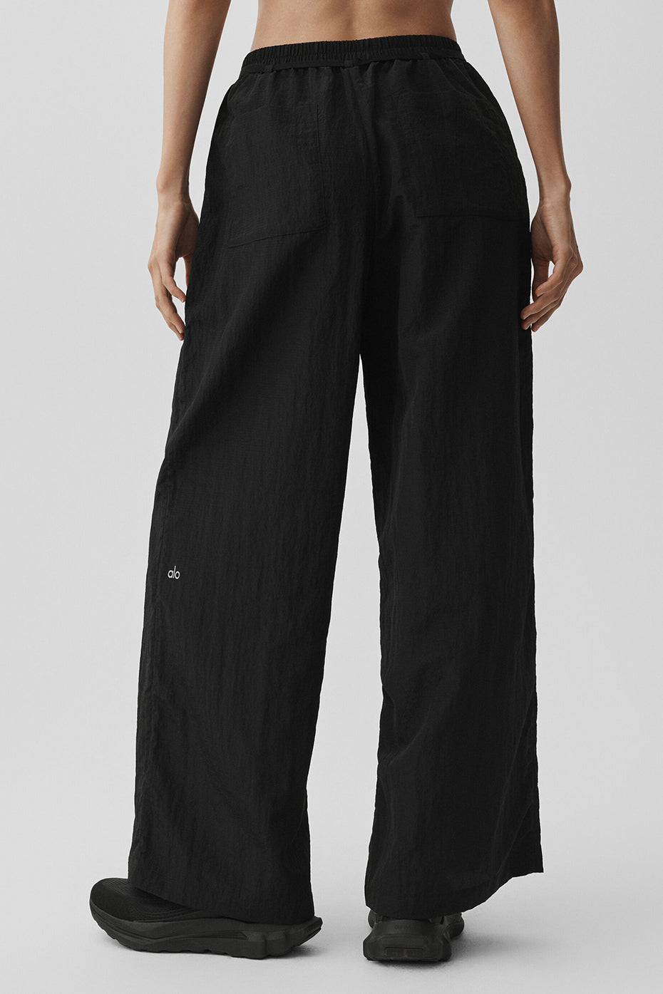 Alo Yoga Ripstop Electric Straight Leg Pant - Black - imagen 3