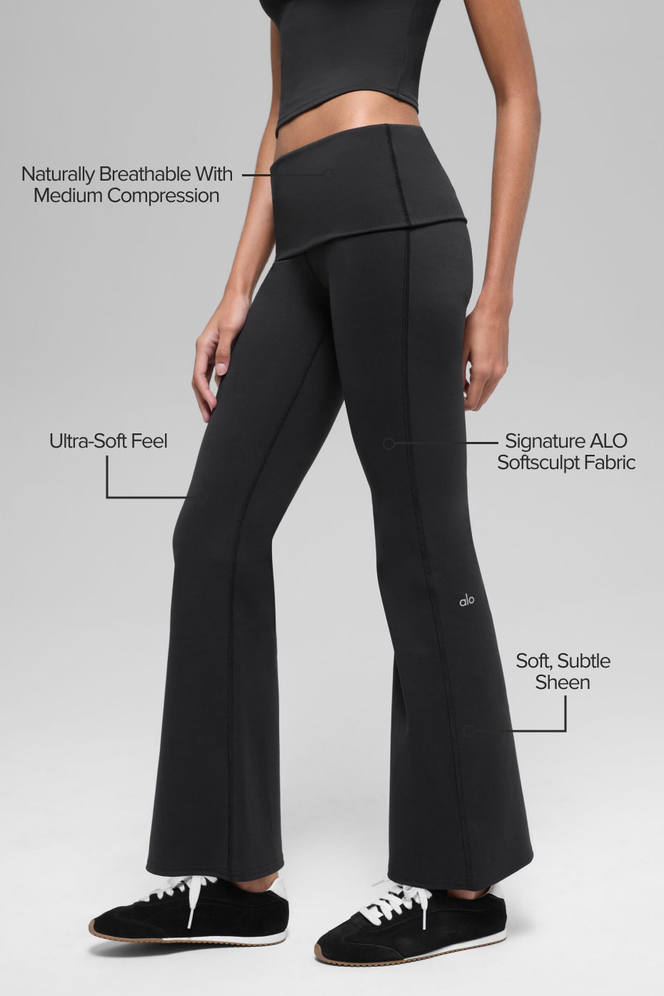 Alo Yoga ALO Softsculpt Foldover Flare Legging (Short) - Black - imagen 2