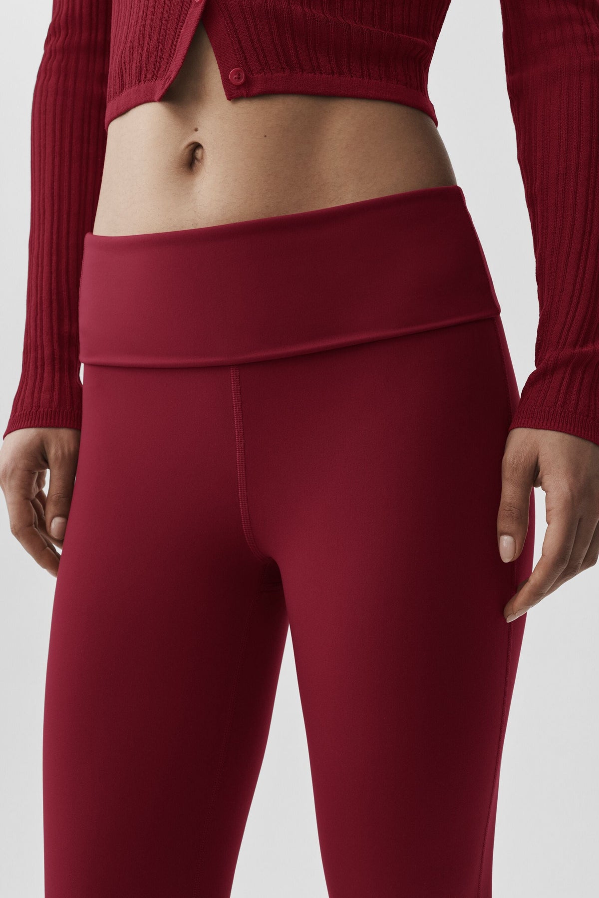 Alo Yoga ALO Softsculpt Foldover Flare Legging (Short) - Summer Romance Red - imagen 4