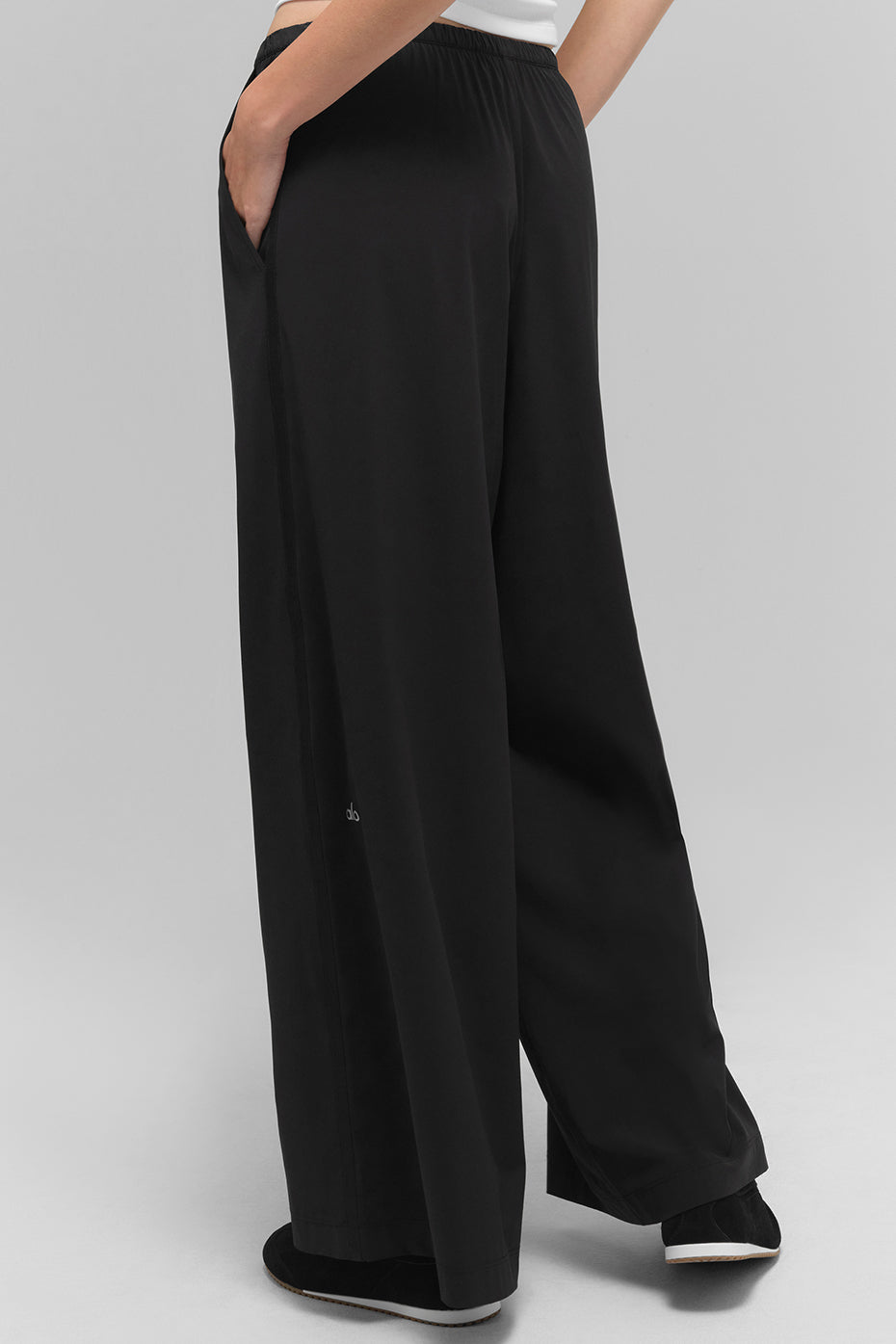 Alo Yoga Breezy Wide Leg Pant (Regular) - Black - imagen 3