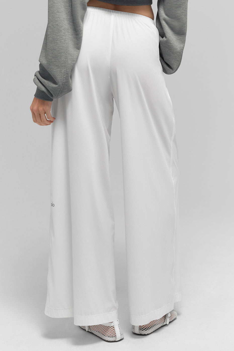 Alo Yoga Breezy Wide Leg Pant (Regular) - White - imagen 3