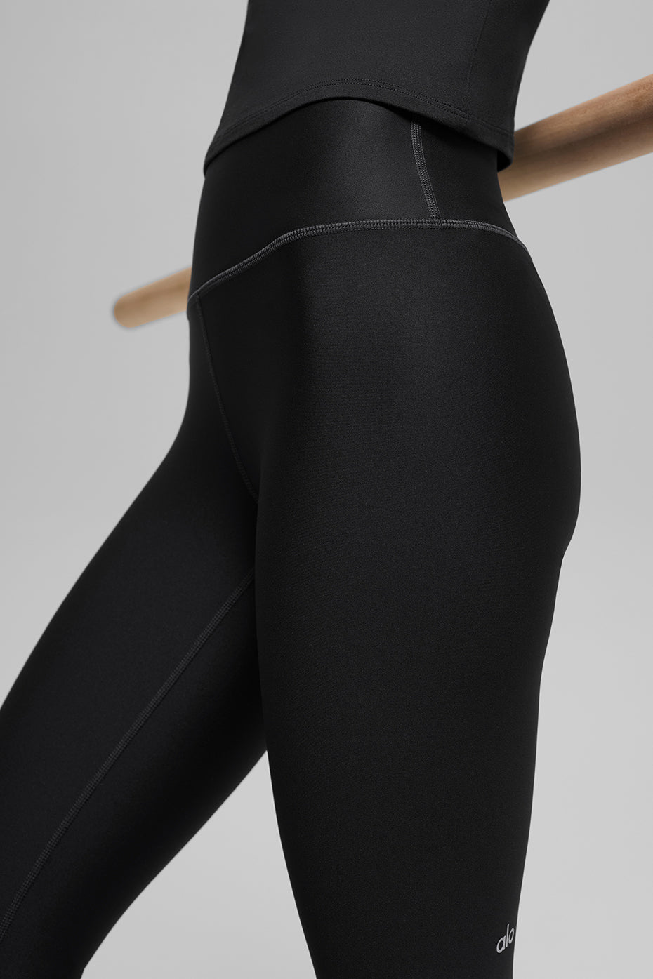 Alo Yoga 16'' High-Waist Airlift Capri - Black - imagen 4