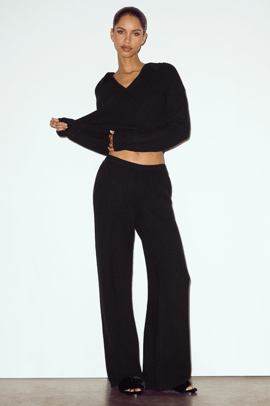 Alo Yoga Cashmere High-Waist Northstar Straight Leg Pant - Black - imagen 1