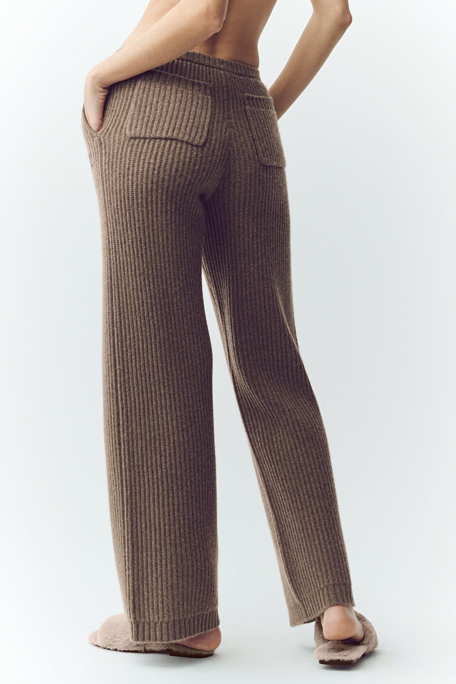 Alo Yoga Cashmere High-Waist Northstar Straight Leg Pant - Alpine Cocoa Heather - imagen 3