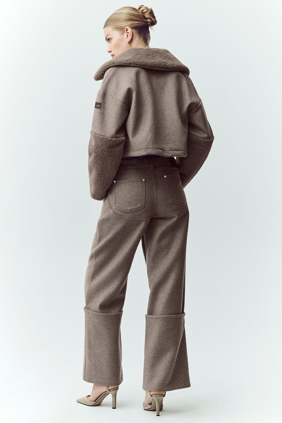Alo Yoga Wool Blend Nightcap Wide Leg Pant - Alpine Cocoa Heather - imagen 4