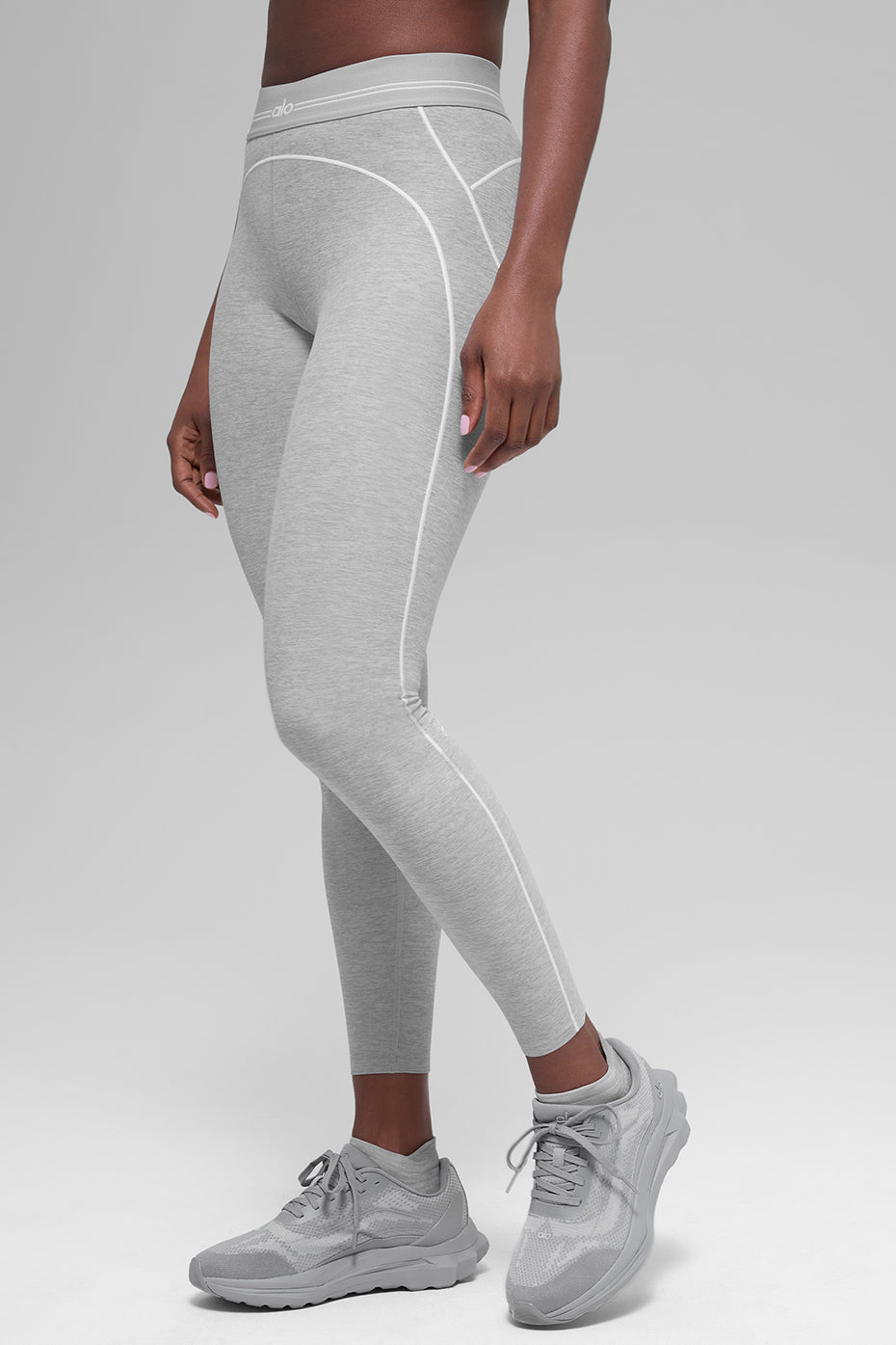 Alo Yoga 7/8 High-Waist Alosoft Heart Throb Legging - Athletic Heather Grey/White - imagen 5