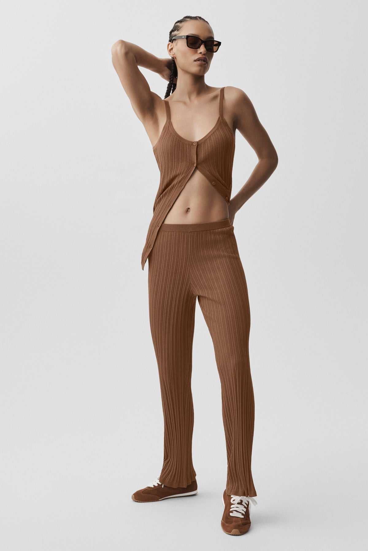 Alo Yoga Sweater High-Waist Sunlit Straight Leg Pant - Sun Kissed Brown - imagen 5