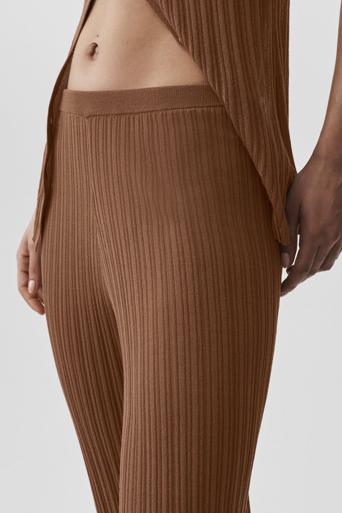 Alo Yoga Sweater High-Waist Sunlit Straight Leg Pant - Sun Kissed Brown - imagen 2