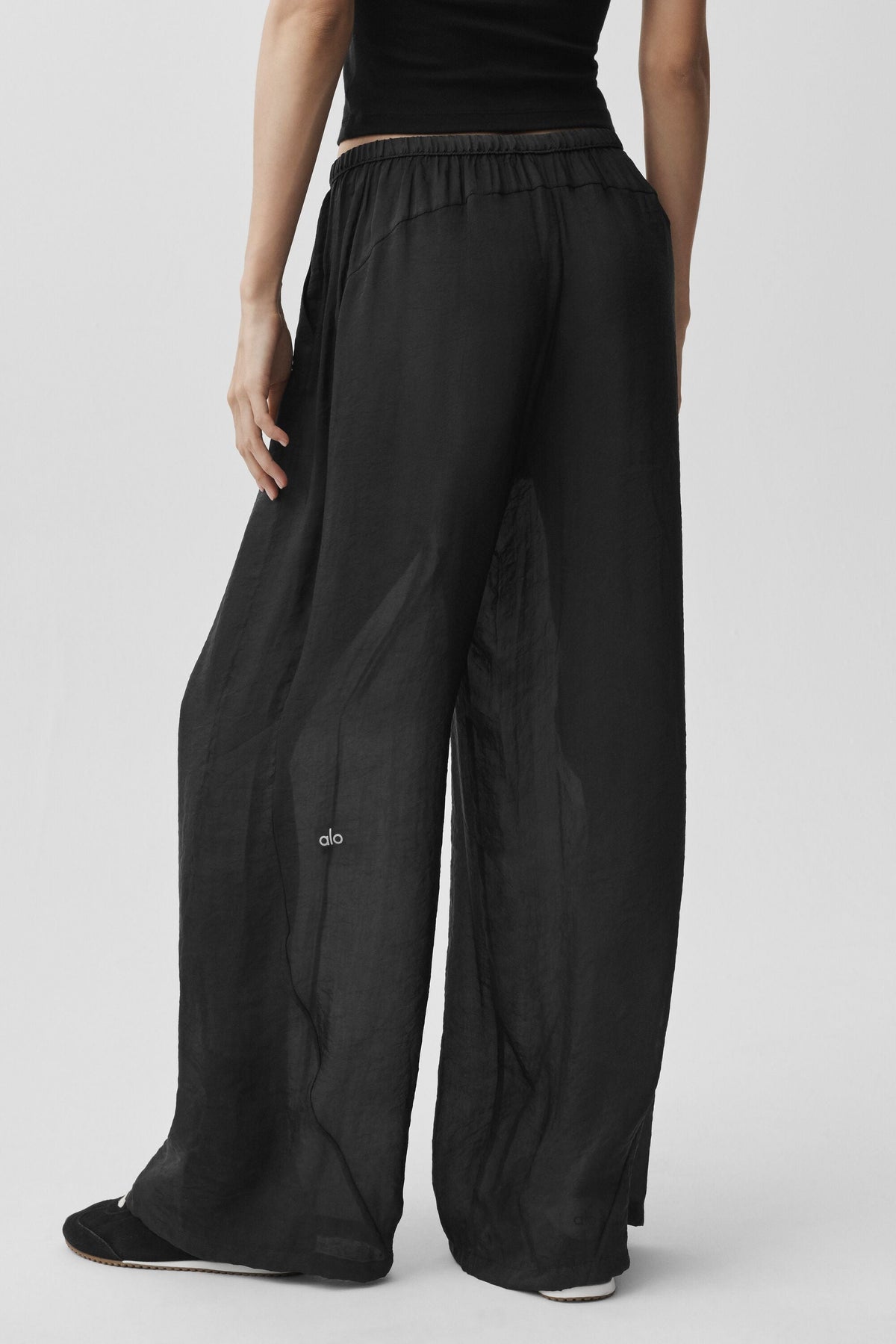 Alo Yoga Semi-Sheer Golden Hour High-Waist Straight Leg Pant - Black - imagen 4