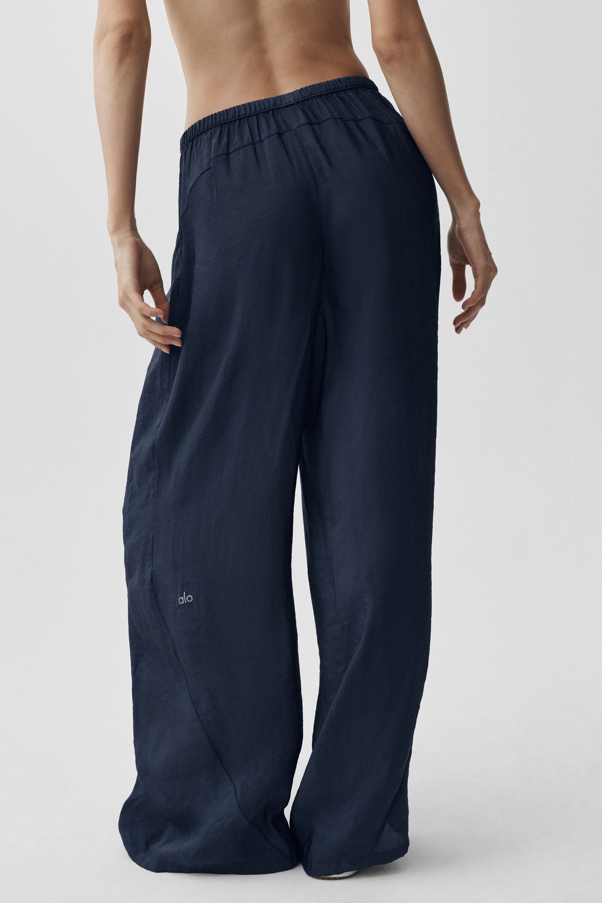Alo Yoga Semi-Sheer Golden Hour High-Waist Straight Leg Pant - Navy - imagen 4