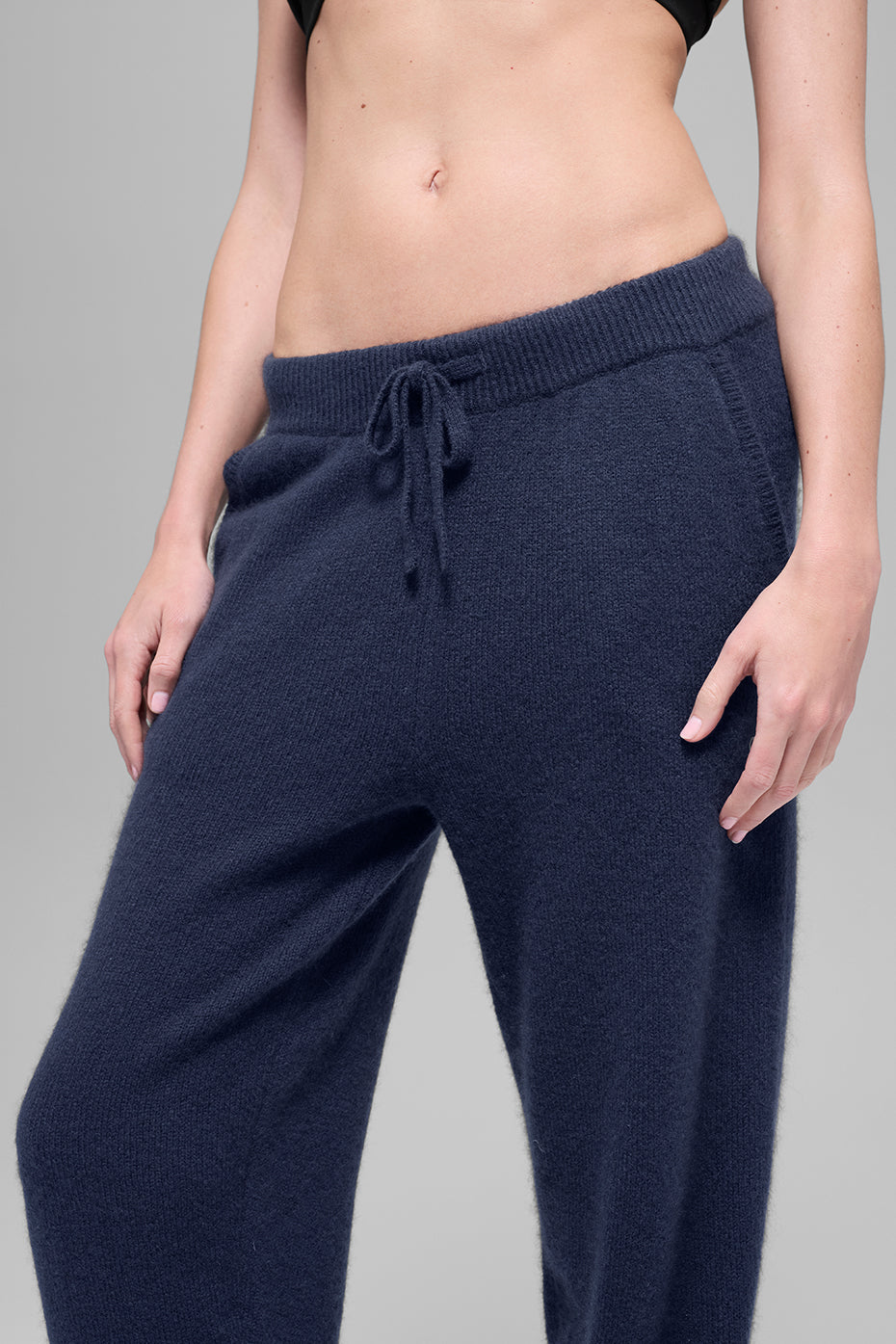 Alo Yoga Wool Cashmere High-Waist New Class Jogger - Navy - imagen 3