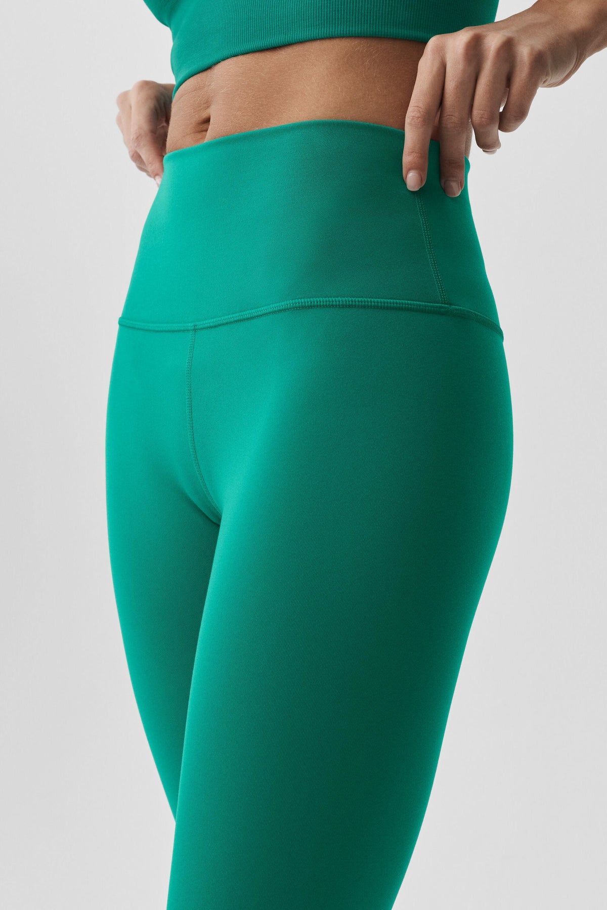 Alo Yoga 16" High-Waist Airbrush Capri - Emerald Isle - imagen 2