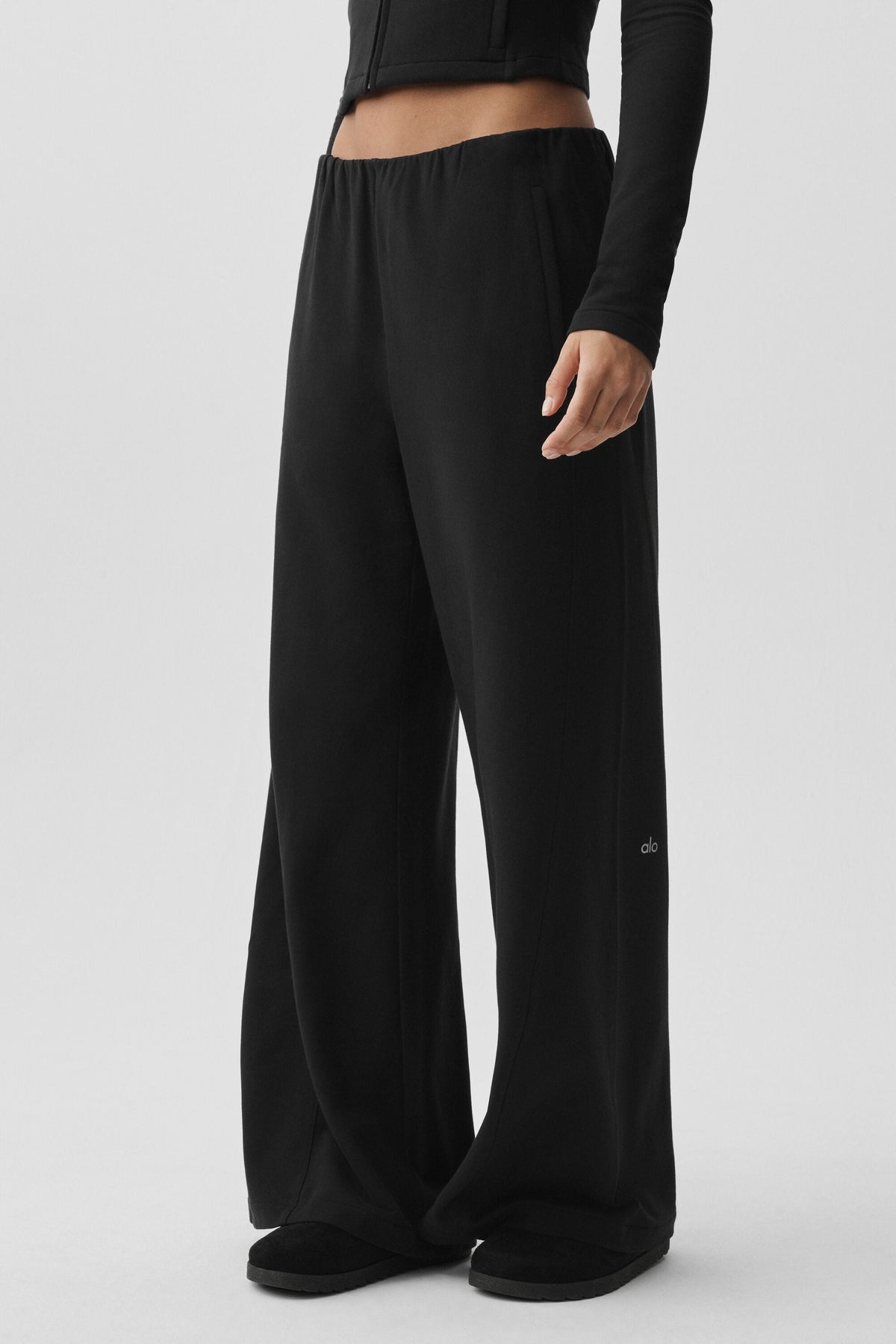 Alo Yoga Sway Mid-Rise On The Go Pant - Black - imagen 4
