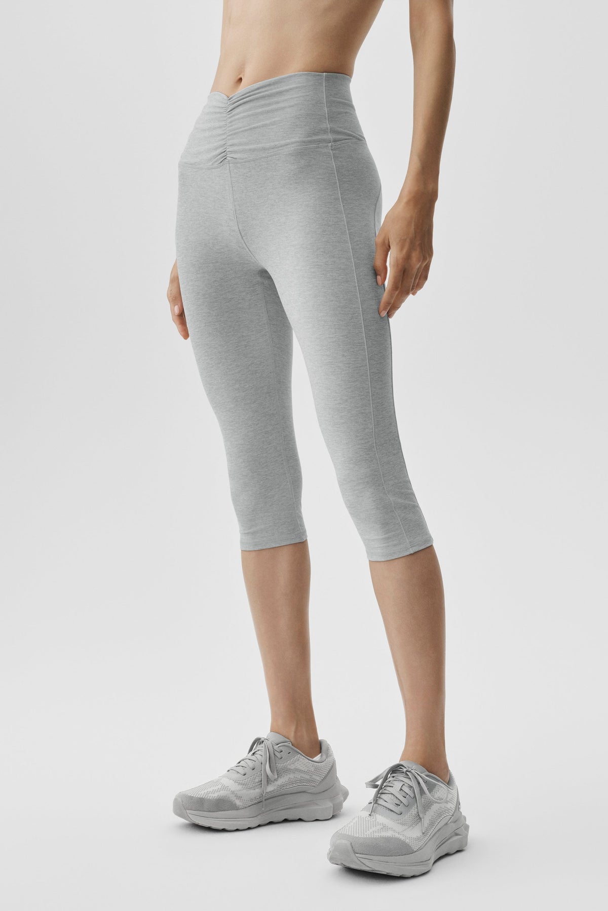 Alo Yoga Alosoft High-Waist Intuition Capri - Vintage Athletic Heather - imagen 3