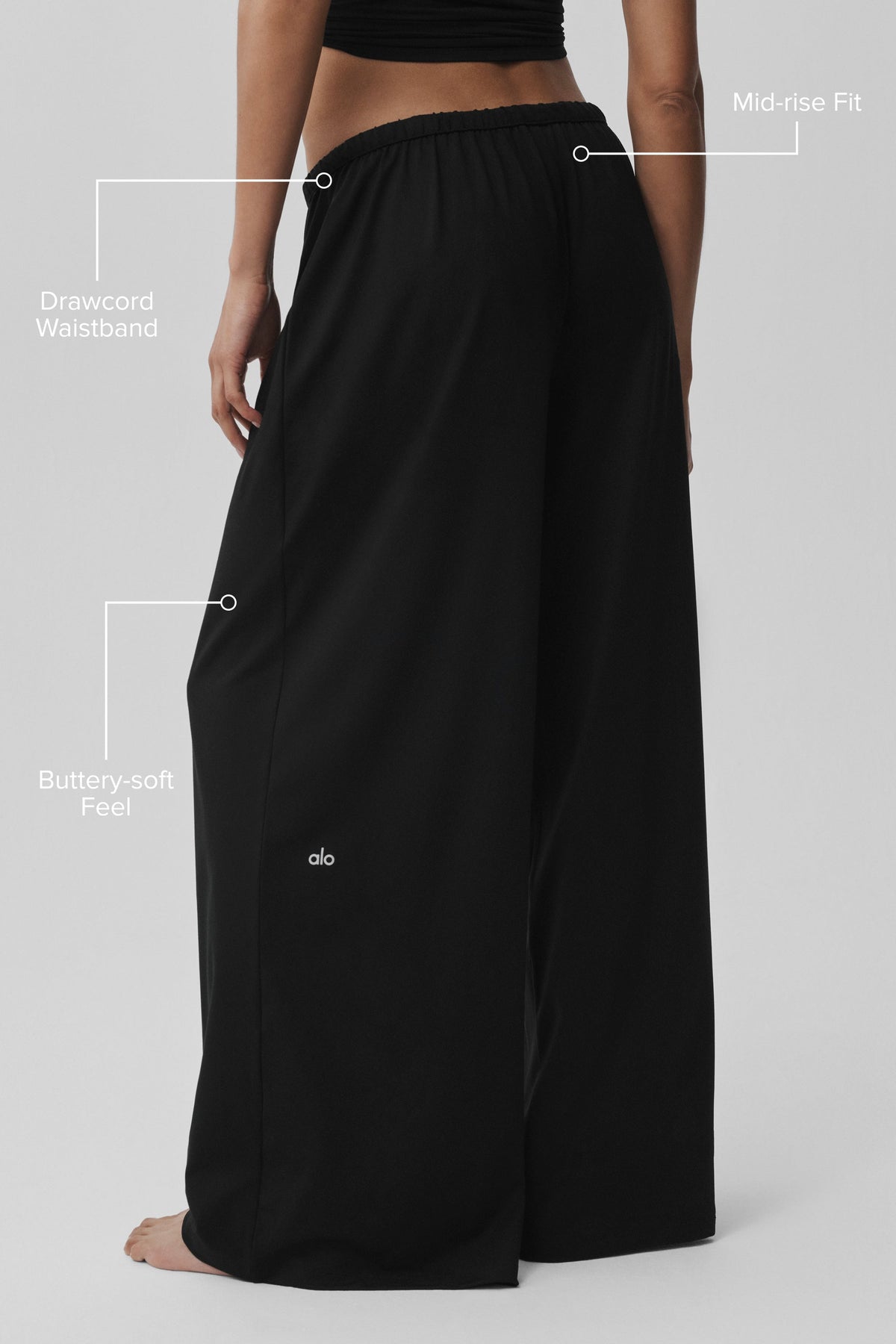 Alo Yoga Alosoft Mid-Rise Finesse Wide Leg Sweatpant - Black - imagen 2
