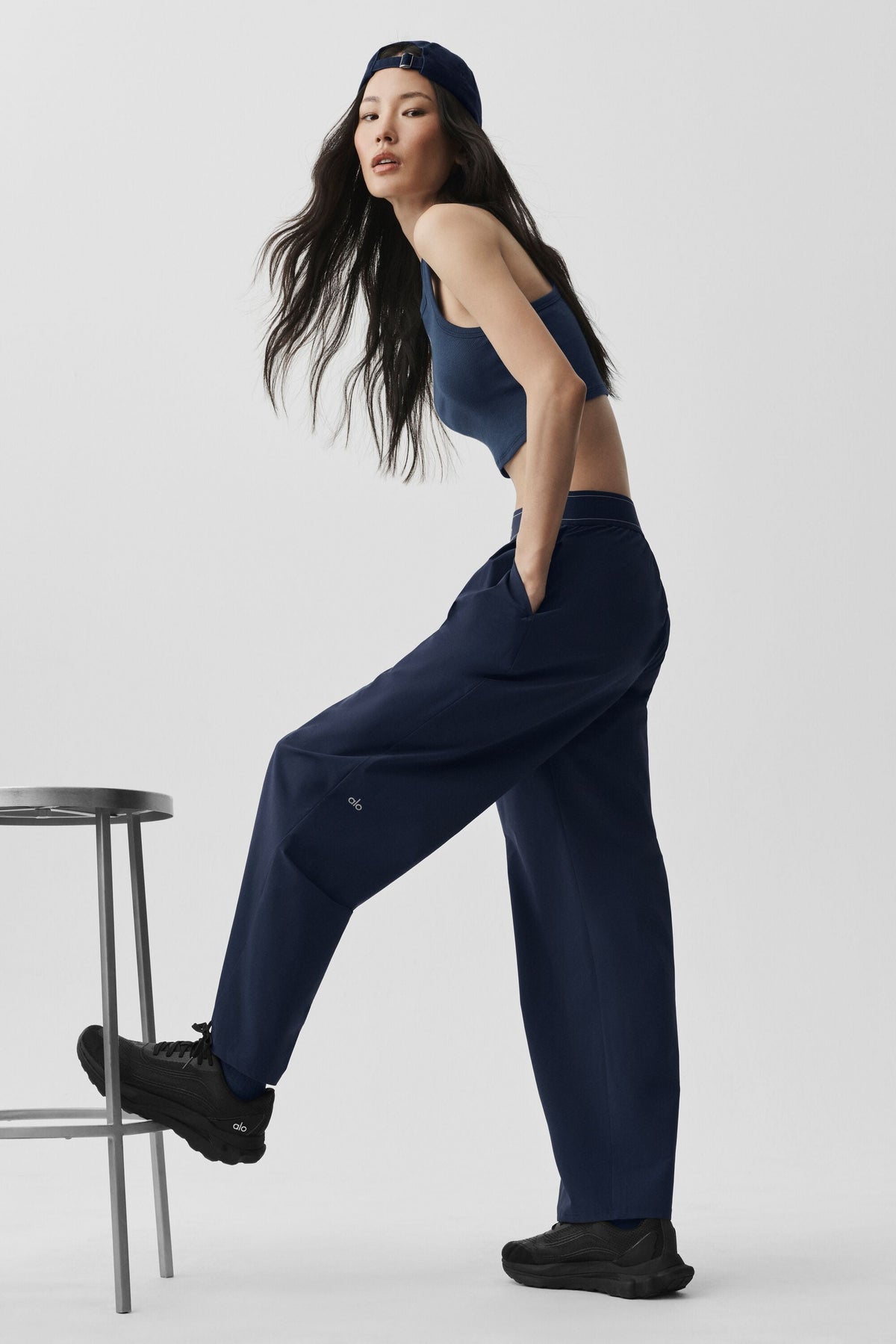 Alo Yoga Suit Up Trouser (Short) - Navy - imagen 5